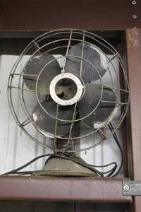 lot 133 image: vintage Robbins & Myers table fan