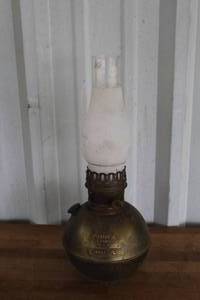 lot 138 image: vintage kerosene lamp