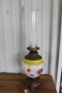 lot 139 image: vintage kerosene lamp