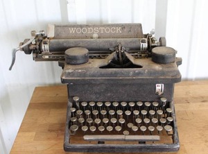 lot 141 image: vintage Woodstock typewriter