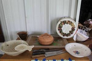 lot 165 image: collection of vintage and antique kitchenware and tableware items