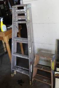 lot 392 image: Wood ladders