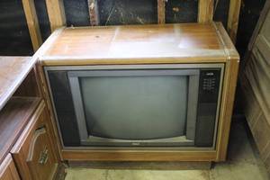 lot 398 image: 1vintage 1980s or 1990s RCA ColorTrak console television set