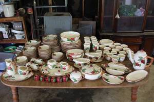 lot 399 image: vintage Franciscan Apple earthenware dinnerware set, crafted between the 1940s and 1960s