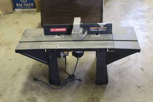 lot 400 image: Craftsman router table.