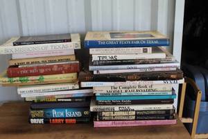 lot 425 image: collection of vintage  books see pictures for titles