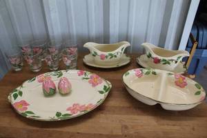 lot 429 image: Franciscan Desert Rose vintage serving set