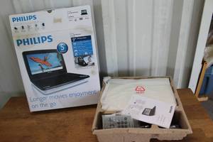 lot 432 image: Philips 9-inch portable DVD player (model PD900037)