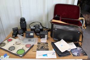 lot 437 image: vintage Nikon camera auction lot includes a Nikon F2 Photomic 35mm SLR camera.