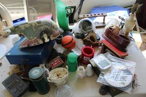 lot 452 image: A mix of left over things see pictures for details