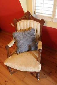 lot 499 image: vintage Victorian-style armchair with a carved walnut frame and light-colored upholstery