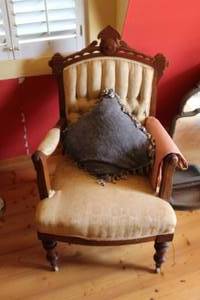 lot 500 image: vintage Victorian-style armchair with a carved walnut frame and light-colored upholstery