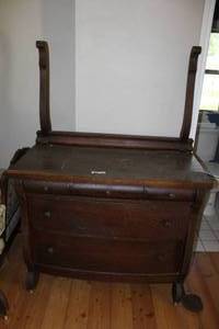 lot 514 image: Victorian-era antique oak washstand with a harp-style towel bar