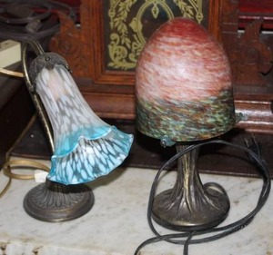 lot 523 image: Tiffany style art glass lamps