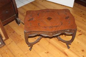 lot 531 image: vintage French-style coffee table featuring ornate wood inlay and carved legs.