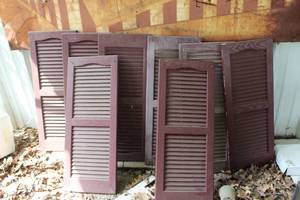 lot 557 image: Plastic window shutters