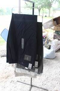 lot 589 image: Dockers 42x32 all with tags and metal hanger