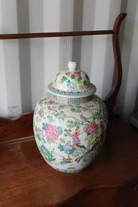 lot 606 image: Chinese porcelain ginger jar soda in pictures to show size