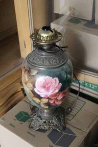 lot 625 image: antique Gone with the Wind style parlor lamp