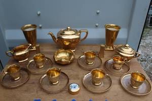 lot 638 image: vintage Samurai gilt coffee or tea sets