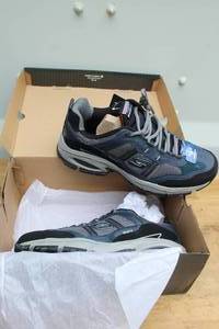 lot 643 image: Skechers Mens size 10.5 wide fit