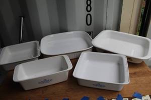 lot 665 image: Backing dishes