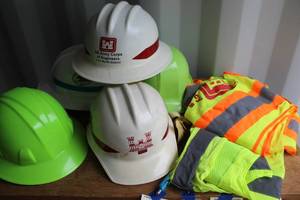 lot 669 image: Safety gear
