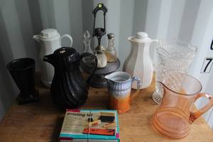 lot 670 image: serving items,  see pictures for details