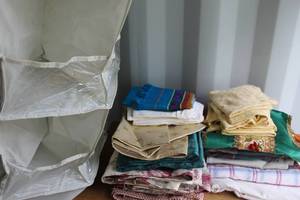 lot 671 image: Mixture of linens and a hanging clothes organizer