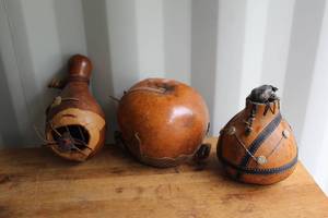 lot 672 image: Decorative gourds