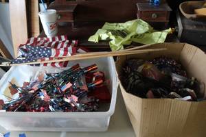 lot 713 image: 4th of July decor