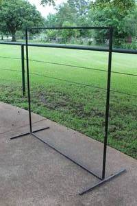 lot 720 image: Metal clothes rack