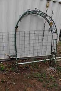lot 725 image: metal garden arch trellis see all pictures