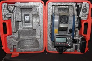SOKKIA iM Series, SDR Basic, Total Station Unit does Power on as shown in photos.