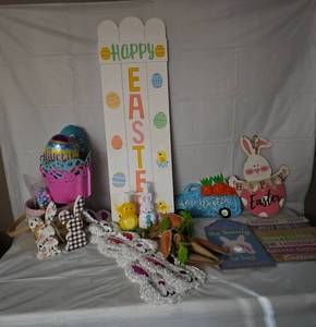 lot 179 image: Easter Decorations and Hand Soap Dispensers