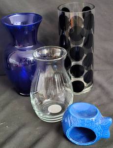 lot 202 image: Vases and Ceramic oil warmer