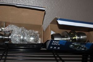 lot 21 image: Door Knobs