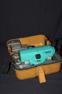 lot 45 image: Sokkia C330 Auto magnetic surveying level with carrying case