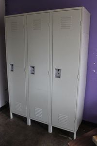 lot 111 image: Set of 3 lockers