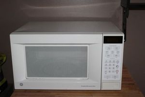 lot 157 image: White Microwave Tested Good