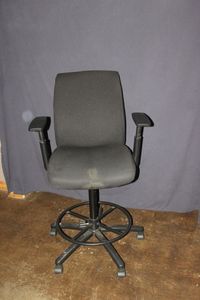 lot 168 image: Adjustable office chair