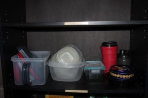 lot 175 image: Plastic storage items and glass pyrex with snap lid