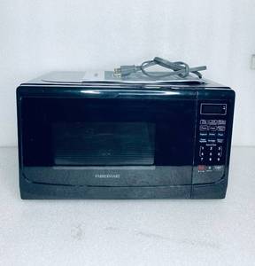 lot 7 image: Farberware Countertop Microwave 0.7 Cubic Feet 700 Watt, FMO07ABTBKA, Black - In Condition As Shown - (READ)