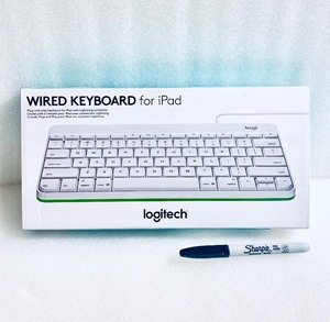 lot 45 image: New Logitech White Wired Keyboard For iPad With Lightning Connection, 920-006341 - As Shown