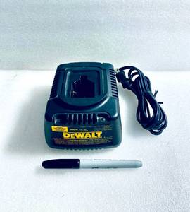 lot 69 image: Dewalt DW9116 7.2-18V 1 Hour NiCd Battery Charger - In Condition As Shown