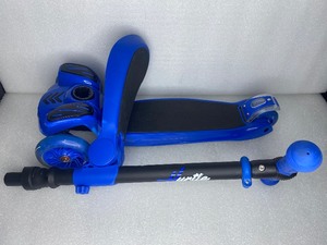 lot 103 image: Pyle Kids Blue Scooter With Seat, Model#HURFS96 - In Condition As Shown - (READ)