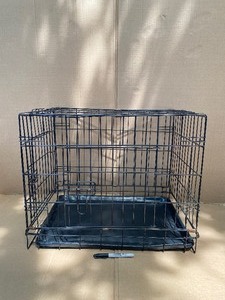 lot 194 image: Black Collapsable Pet Kennel, 23 12 W x 18 34 H x 16 14 D - In Condition As Shown - (READ)