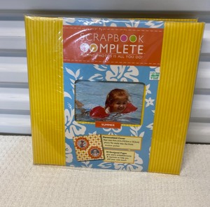 lot 251 image: Scrapbook Complete, 20 Designed Pages For 4 X 6 Photos - In Condition As Shown