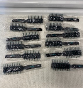 lot 290 image: Lot Of 12 - Jade Brushes, Black - In Condition As Shown