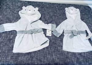 lot 312 image: Lot Of 2  Oeko-Tex Size 6-9M 1PC Baby Robes - In Condition As Shown